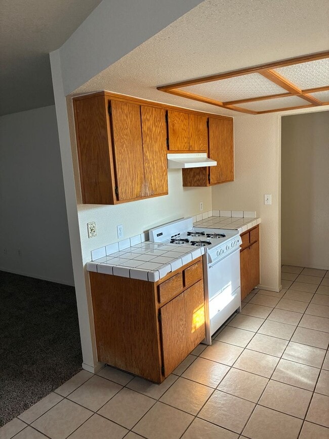 Building Photo - 3 Bedroom 2 Bath Home