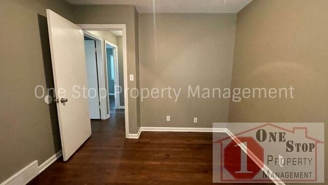 Building Photo - Beautiful 3 Bedroom/ 1.5 Bathroom Home in ...