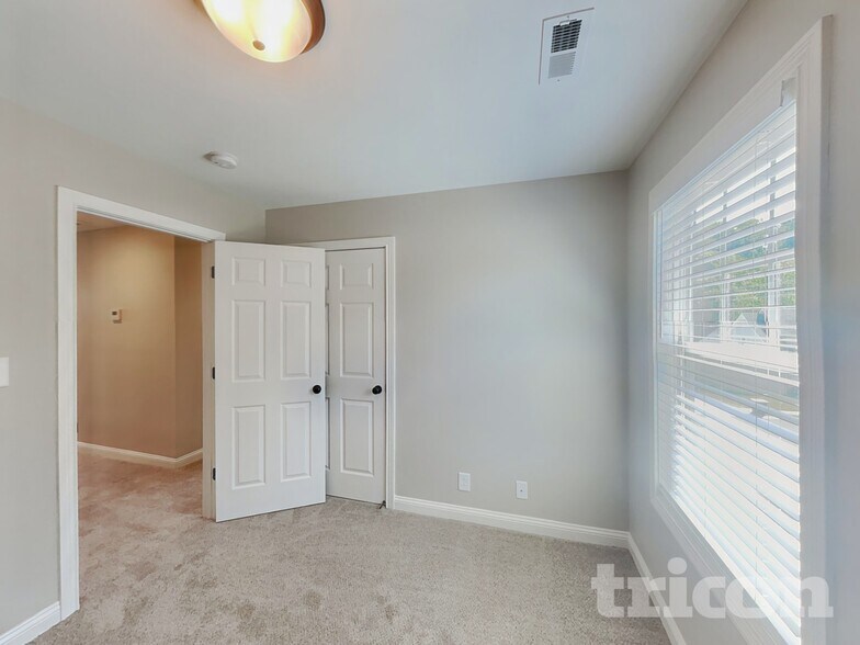 Building Photo - 129 Bonnell Dr