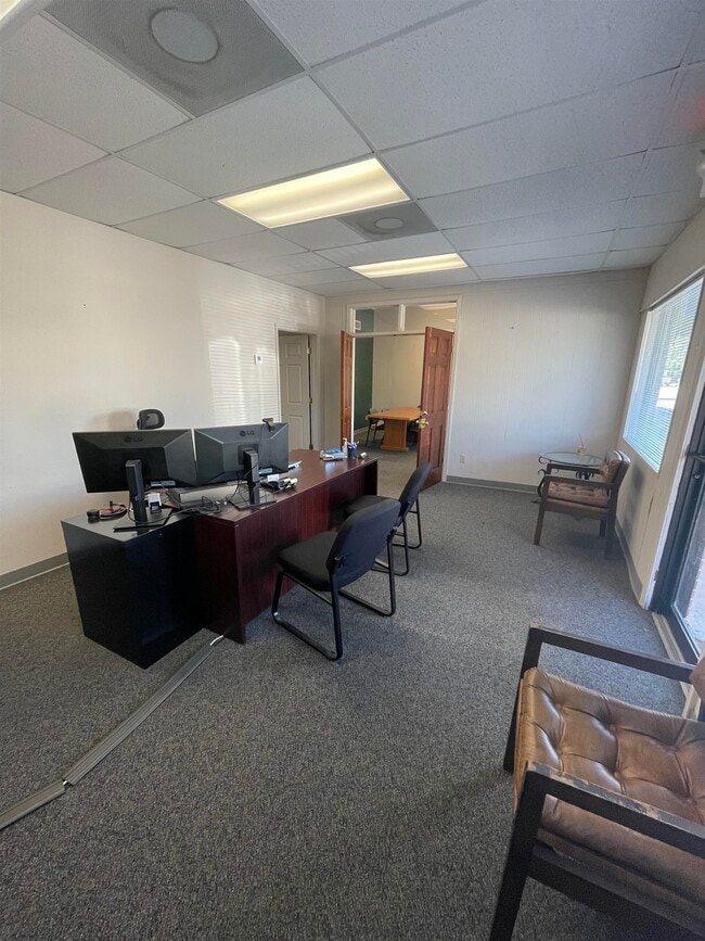 Building Photo - 105 W Main St