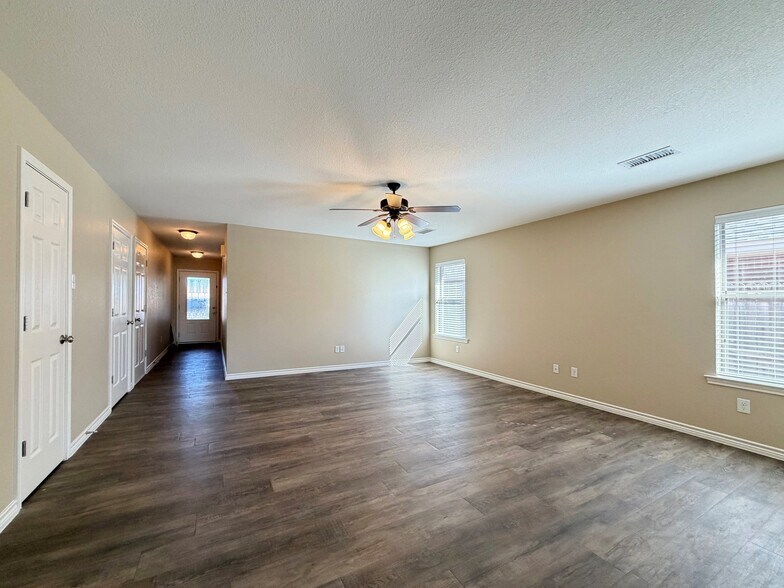 Building Photo - 5109 Graceland Dr