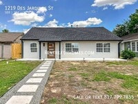 Building Photo - 1219 Des Jardines St