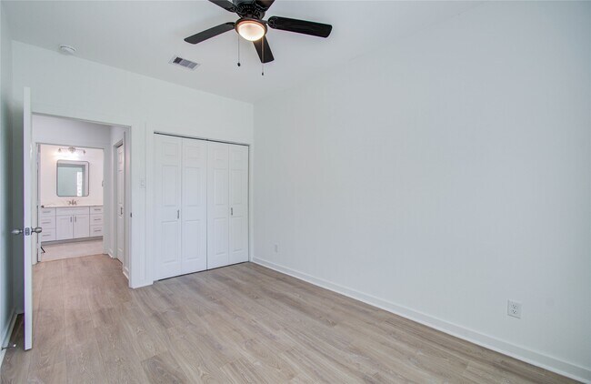 Building Photo - 8316 Peachtree St