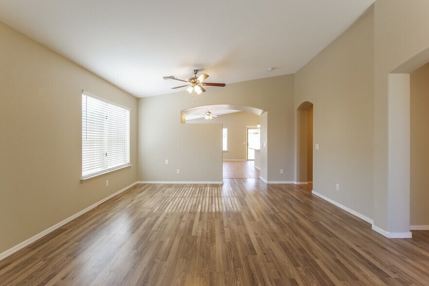 Building Photo - 3026 W Rapalo Rd