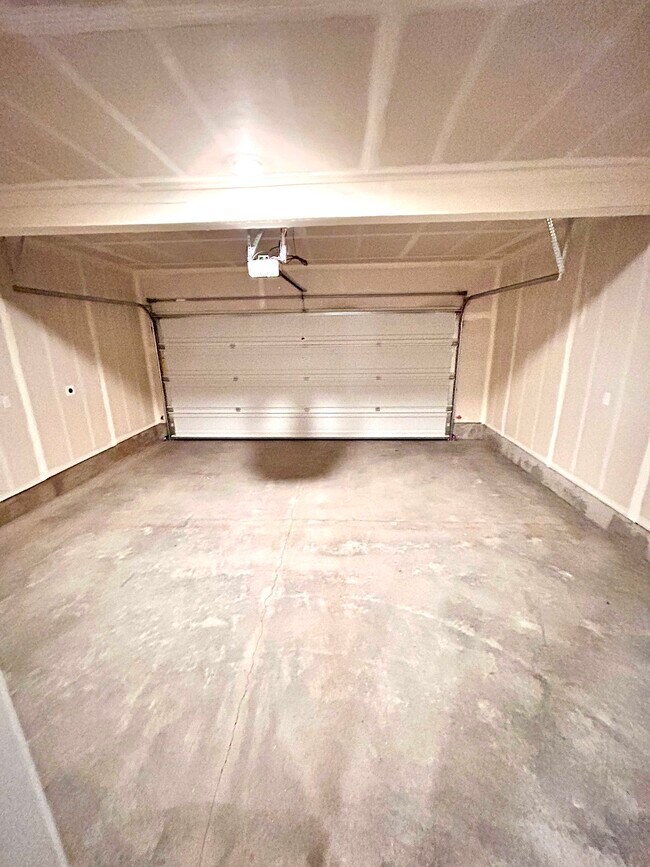 Building Photo - 10407 NE 119th Ave