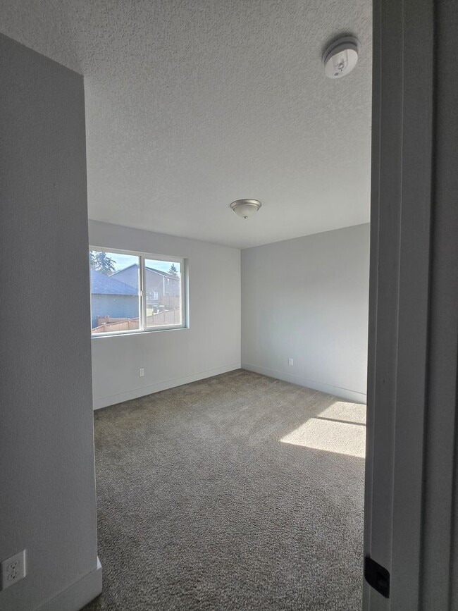 Building Photo - 3 Bedroom 2.5 Bathroom in Winlock