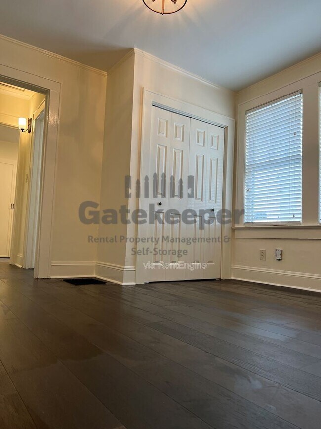 Building Photo - 1565 Walker Ave