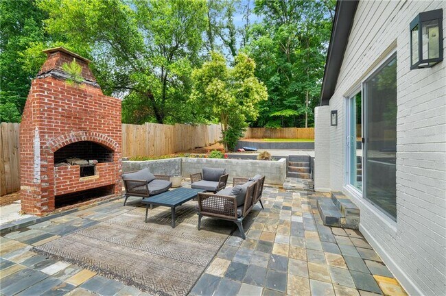 Building Photo - 3154 N Druid Hills Rd