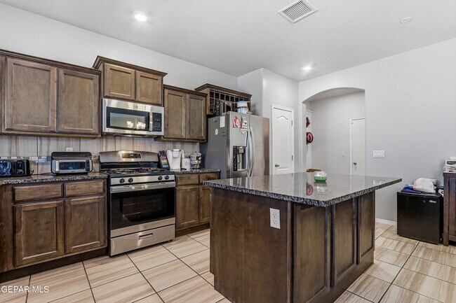 Building Photo - 209 Reigate Dr