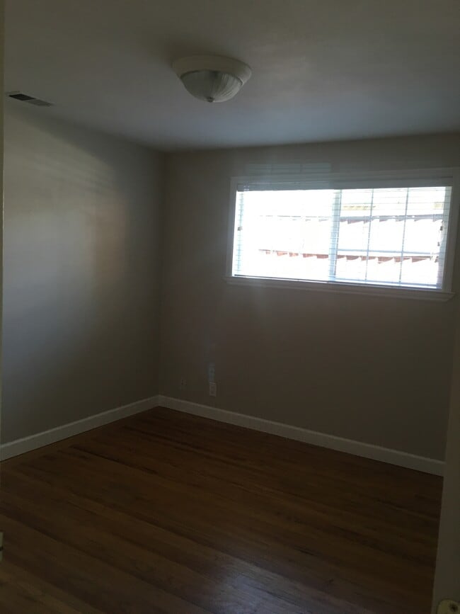 Building Photo - 2376 Forbes Ave