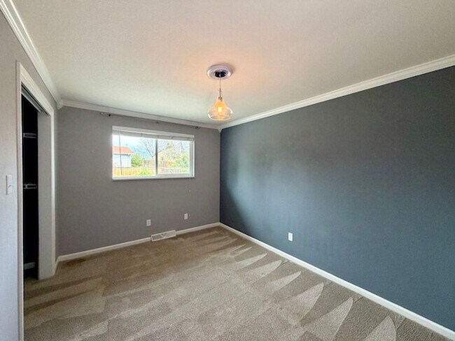 Building Photo - Acres Green Beauty