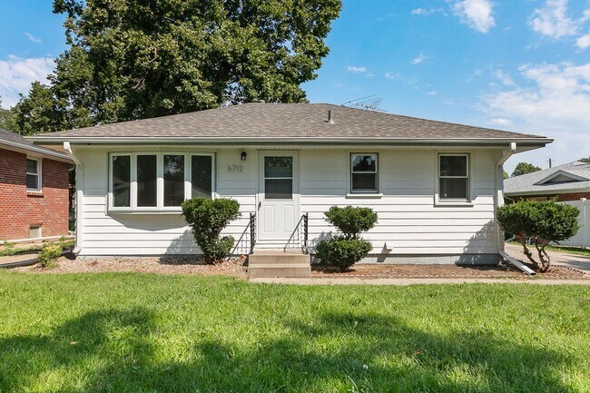 Primary Photo - Lovely 3 bedroom home available soon!
