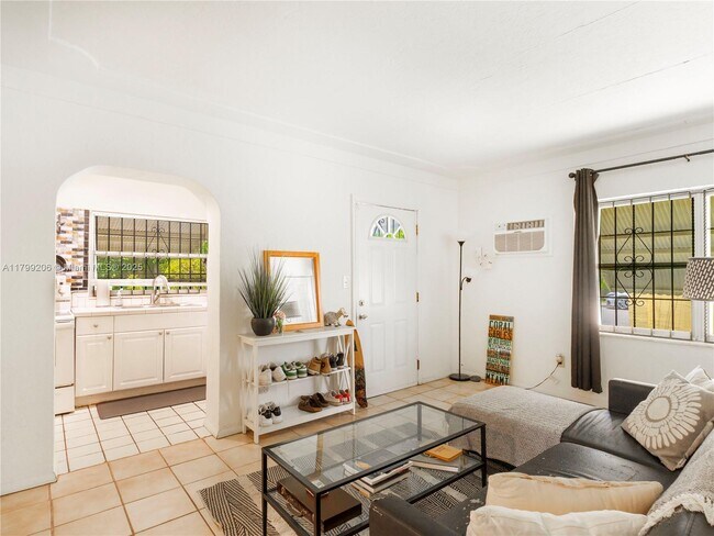 Building Photo - 6320 SW 58th Pl