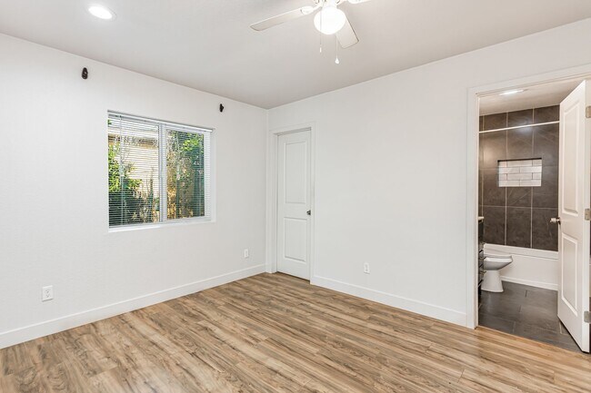 Building Photo - 7401 Valaria Dr