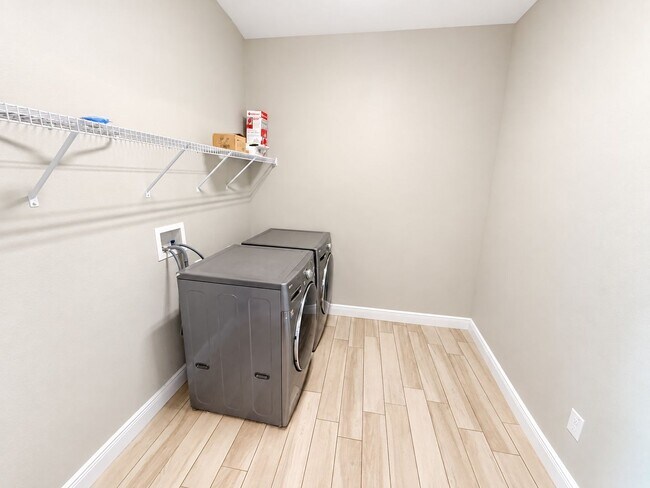 Building Photo - 5418 Silver Sun Dr