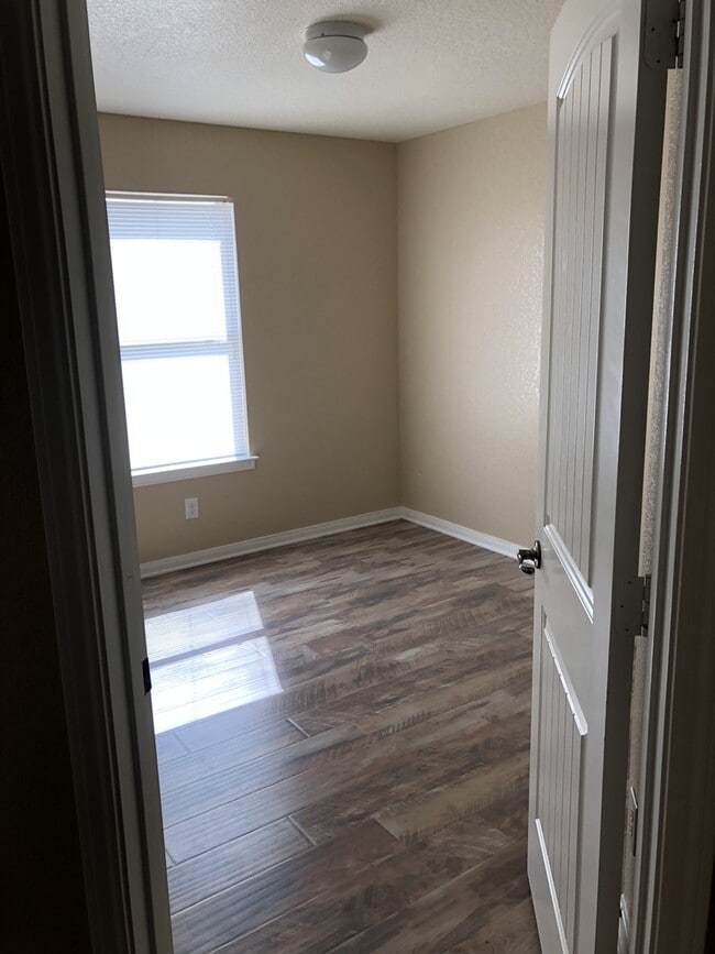 Building Photo - Well-Maintained 4-Bedroom Home with Game Room, Gazebo & Trail Access