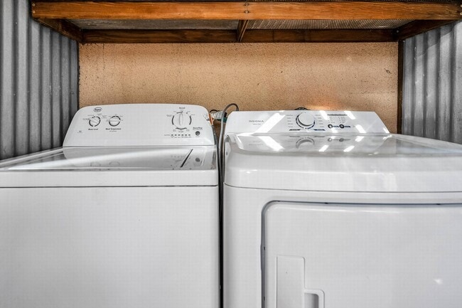 Building Photo - 204 S Guadalupe Ave