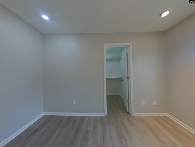 Building Photo - 308 Kenton Dr