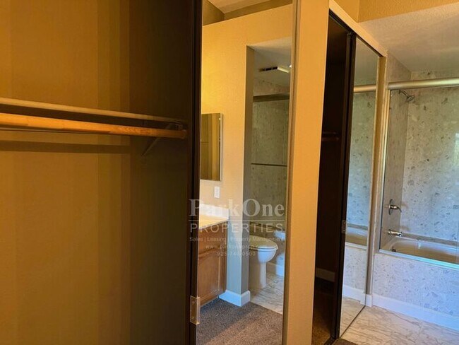 Building Photo - Updated Townhouse in Clayton Available for Lease now!