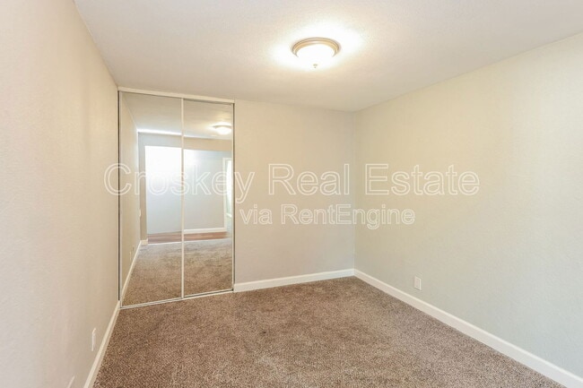 Building Photo - 929 Jensen Cir