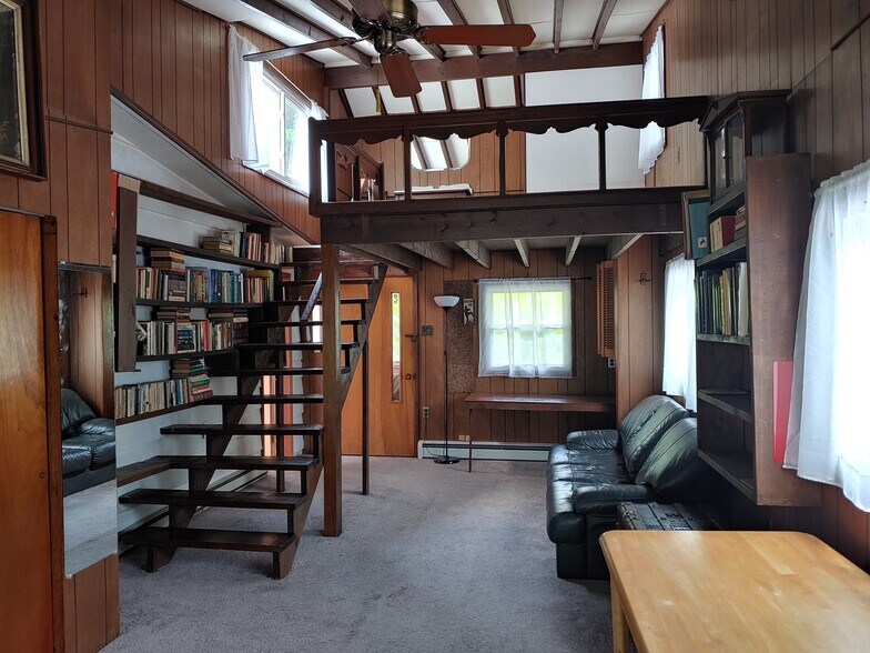 Library/Loft - 2660 Fish Hatchery Rd