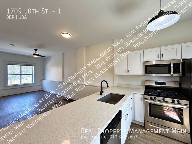 Building Photo - 1709 10th St