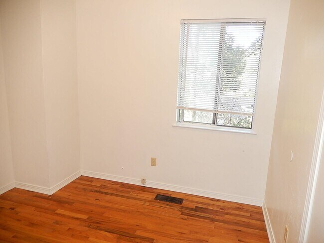 Building Photo - 1802 Salmon Dr