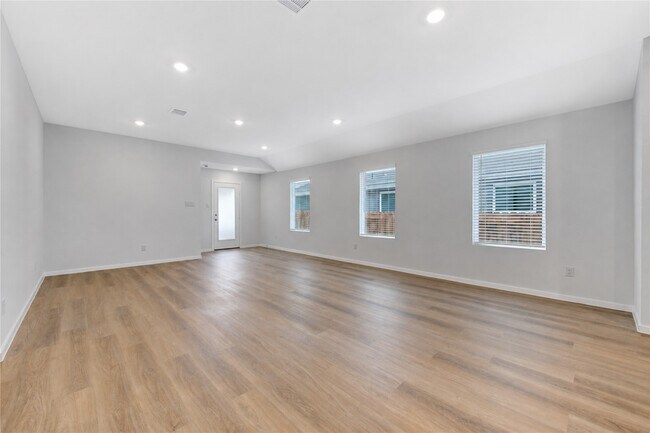 Building Photo - 40650 Balsam Run Ln