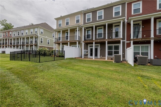 Building Photo - 11443 Hayloft Ln