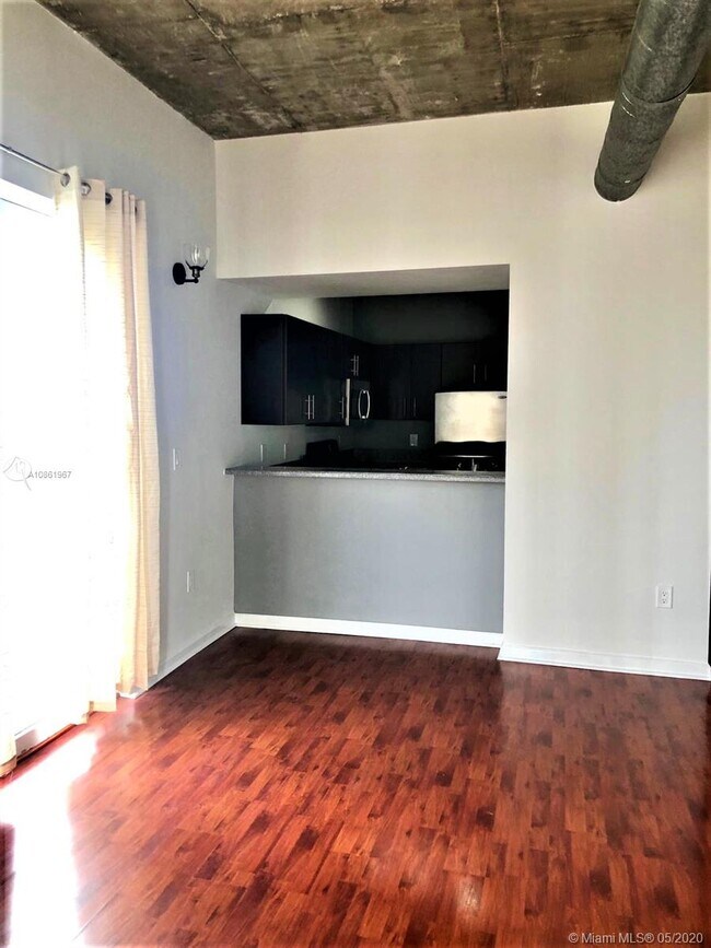 Building Photo - 455 NE 25th St