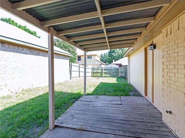 Building Photo - 1614 Doubletree Dr