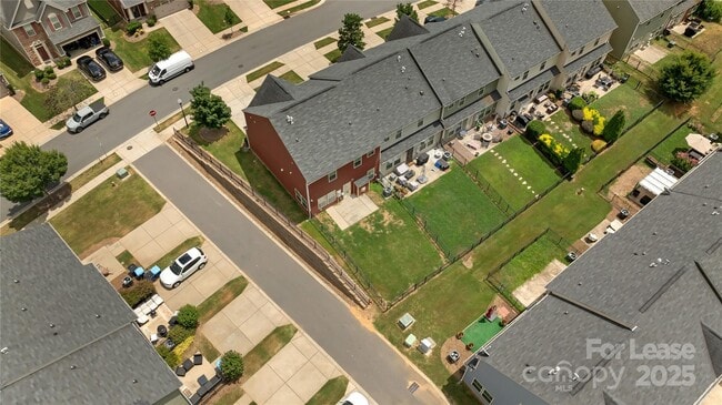 Building Photo - 1818 Fleetwood Dr