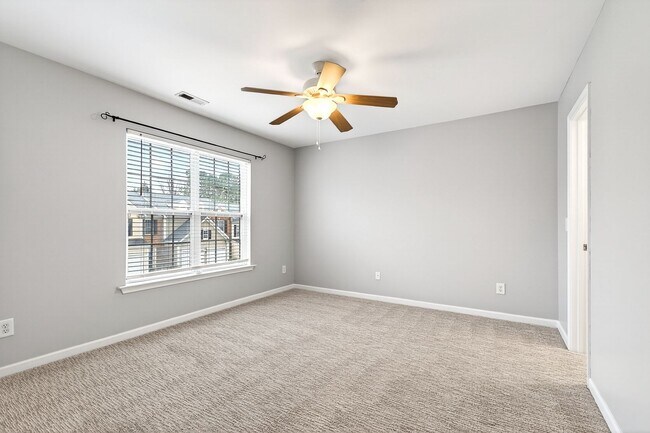 Building Photo - Cozy 3BR Townhouse in Glenwood Crossing!