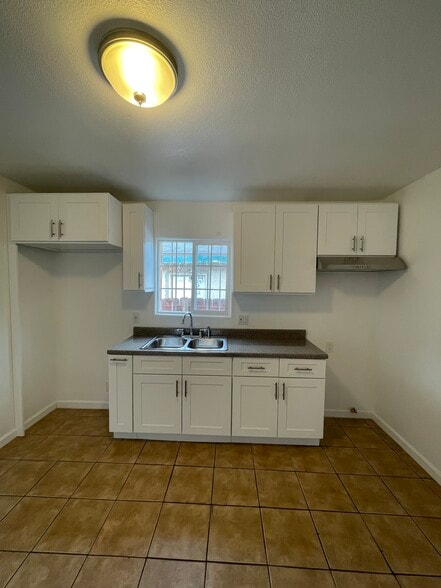 Building Photo - 1030 E 46th St