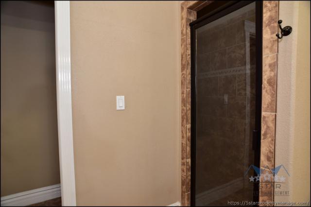 Building Photo - 3 bedroom in El Paso TX 79912