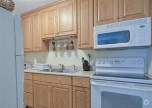 Building Photo - Updated Apartment Near Downtown – Prime Lo...