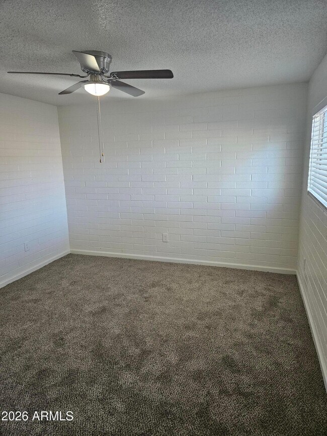 Building Photo - 521 E Bethany Home Rd