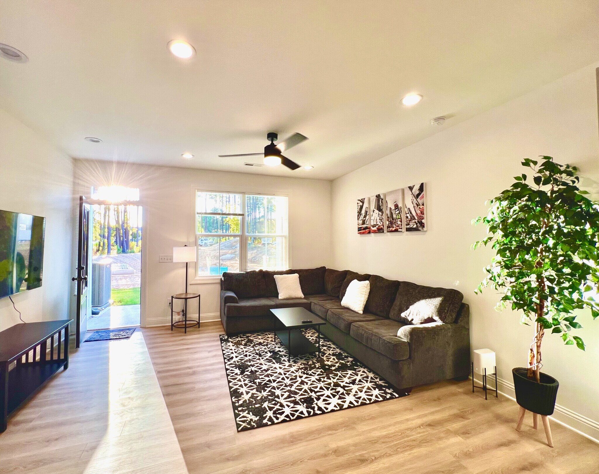 Building Photo - Room in Townhome on Brushfoot Wy
