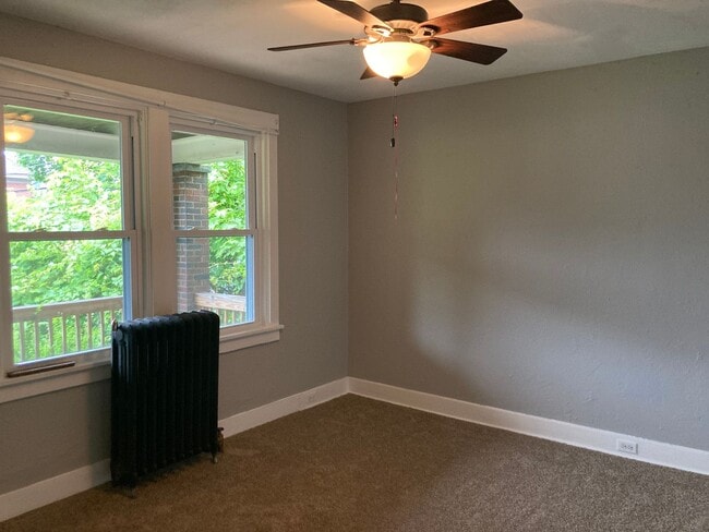 Building Photo - 3056 Pinehurst Ave