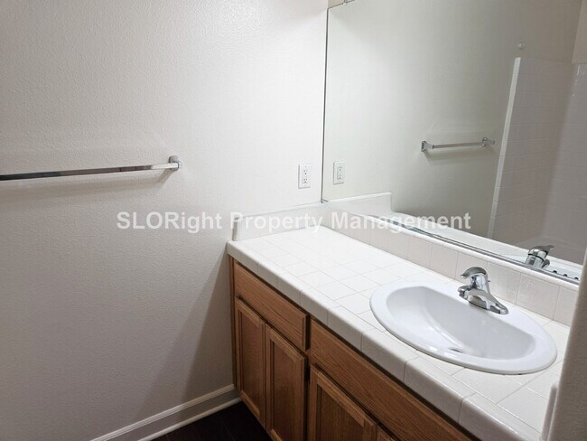 Building Photo - AVAILABLE AUGUST - Spacious 3 Bed / 2.5 Bath Templeton Condo