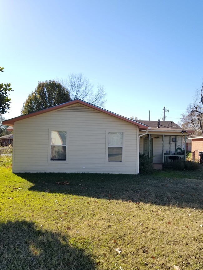 Building Photo - South Bossier City's Southern Gardens near...