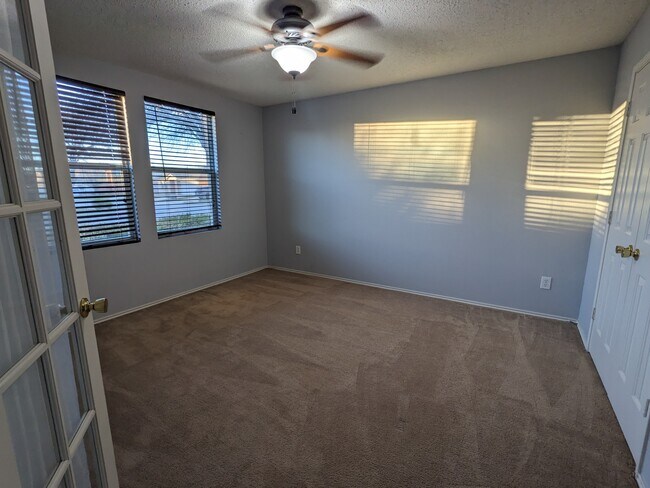 Building Photo - 16424 Red River Ln