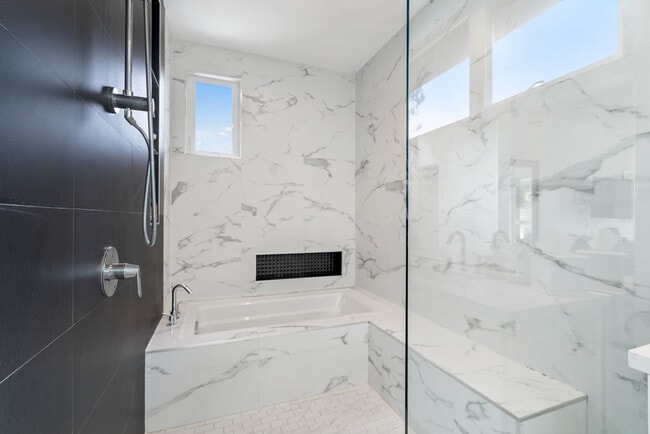 Building Photo - 3218 Ibis St