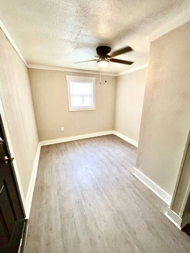 Building Photo - 4818 Morton- Move In Ready!