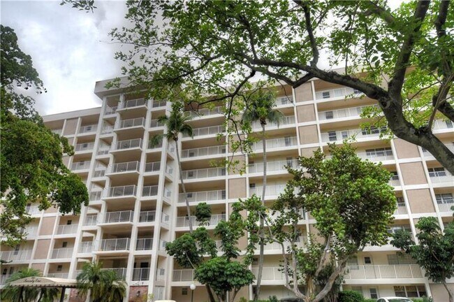 Building Photo - 2661 S Course Dr