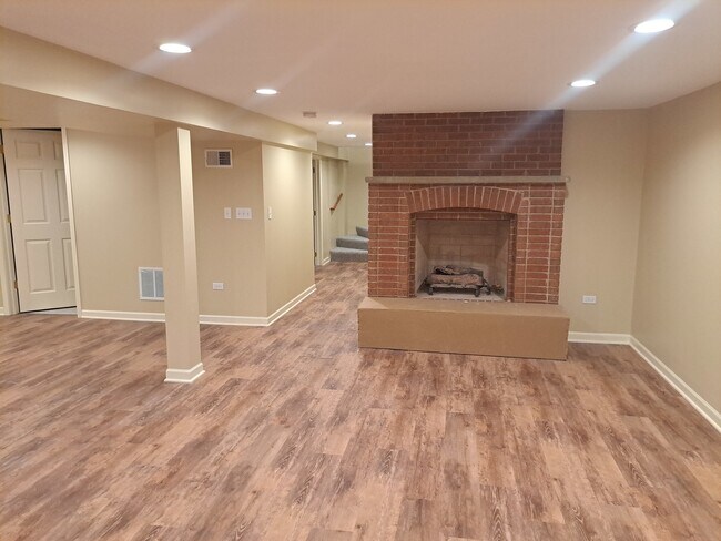 Building Photo - 2045 Farrell Ave