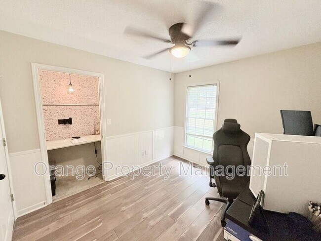 Building Photo - 415 Mayfield Dr