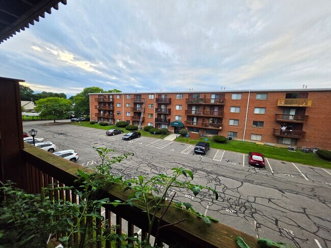 Building Photo - 2320 Harbor View Dr