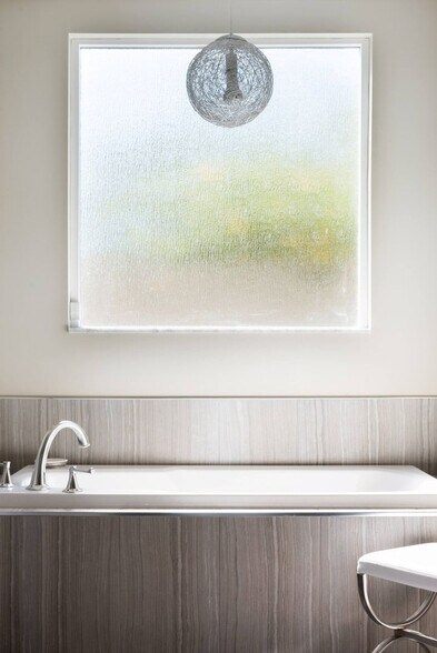 Building Photo - 3706 E Clarendon Ave