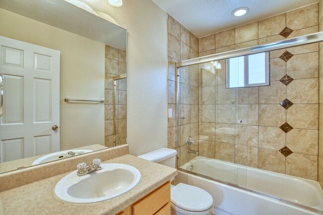 Building Photo - Charming Mill Village 3Bed/3Bath Home with...
